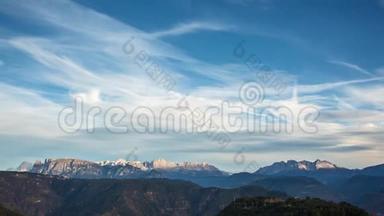 山脉天际线时间流逝：施伦，罗森加尔滕和拉特马尔，东阿尔，阿尔托阿迪格，意大利。
